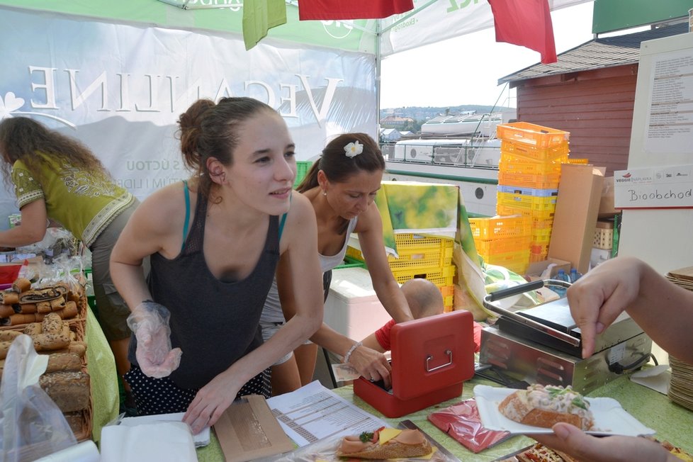 Veggie Náplavka přilákala o něco méně lidí než minule.