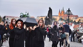 Vegani upozorňovali na miliony mrtvých zvířat.