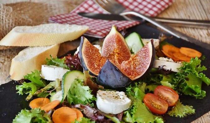 Zdravá večeře nemusí být nudná. Stačí trochu zapojit kreativitu nebo se inspirovat třeba portálem vegan.cz.