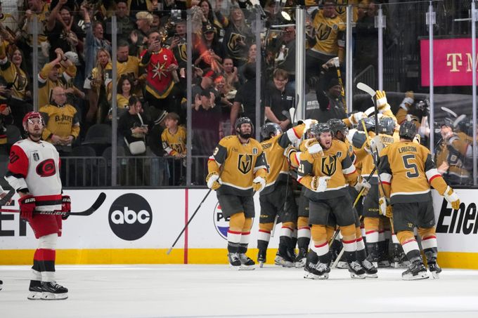 NHL ONLINE: Vegas - Carolina. Hertl může být o krok blíže k zisku Stanley Cupu NHL ONLINE: Vegas - Carolina. Hertl může být o krok blíže k zisku Stanley Cupu
