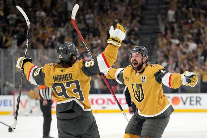 Nejdivočejší finále NHL v historii! Z 0:4 na 4:4, dvě prodloužení a tři góly za 39 sekund Nejdivočejší finále NHL v historii! Z 0:4 na 4:4, dvě prodloužení a tři góly za 39 sekund