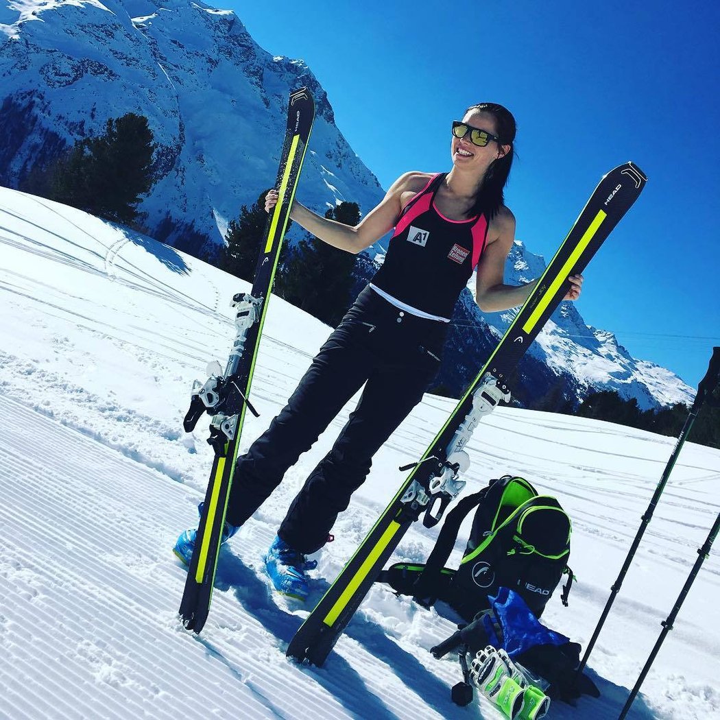 Půvabná rakouská lyžařka Anna Veithová