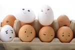 Špatným skladováním a nevhodnou teplotou vejce rychle ztrácejí na kvalitě a případně se i kazí.