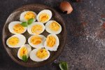 Vejce desetkrát jinak! Co je zdravé a jak byste vajíčka jíst raději neměli?