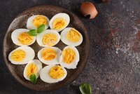 Vejce devětkrát jinak! Co je zdravé a jak byste vajíčka jíst raději neměli?