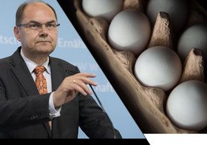 Německý ministr zemědělství Schmidt řeší skandál s nebezpečnými vejci.