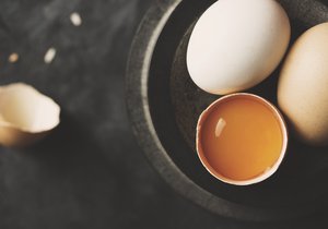 Netušíte, jak stará vejce v ledničce máte? Zkuste si jednoduchý domácí test čerstvosti.