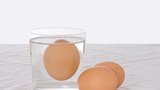 Poznáte čerstvá vejce? Udělejte si snadný test! A co dělat, aby nepraskala?