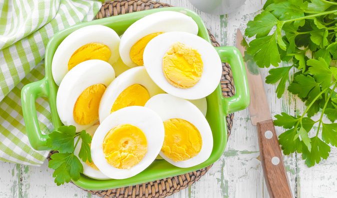 Chcete-li zůstat zdraví, snězte vařené vejce snesené na Zelený čtvrtek.