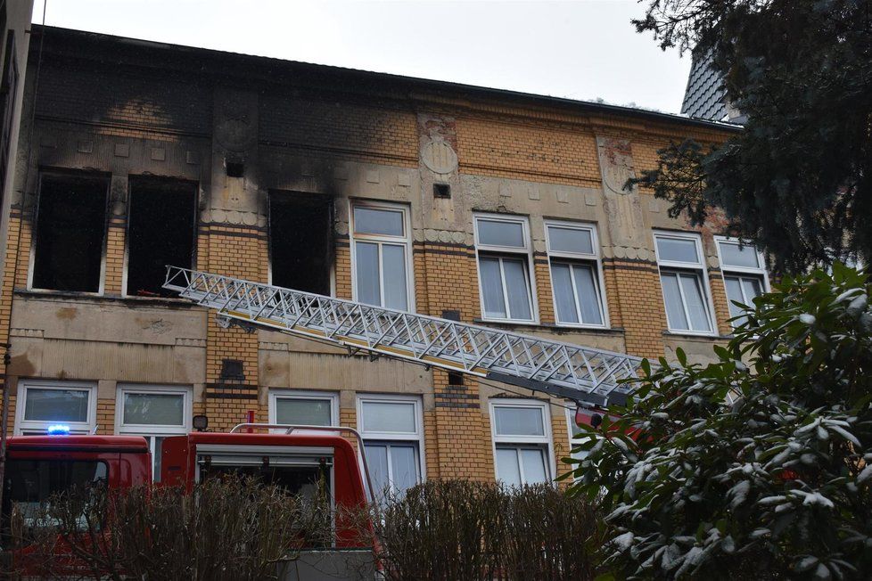 Požár domova pro postižené ve Vejprtech.