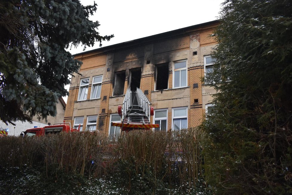 Požár v domově pro mentálně postižené Kavkaz ve Vejprtech si vyžádal osm obětí.