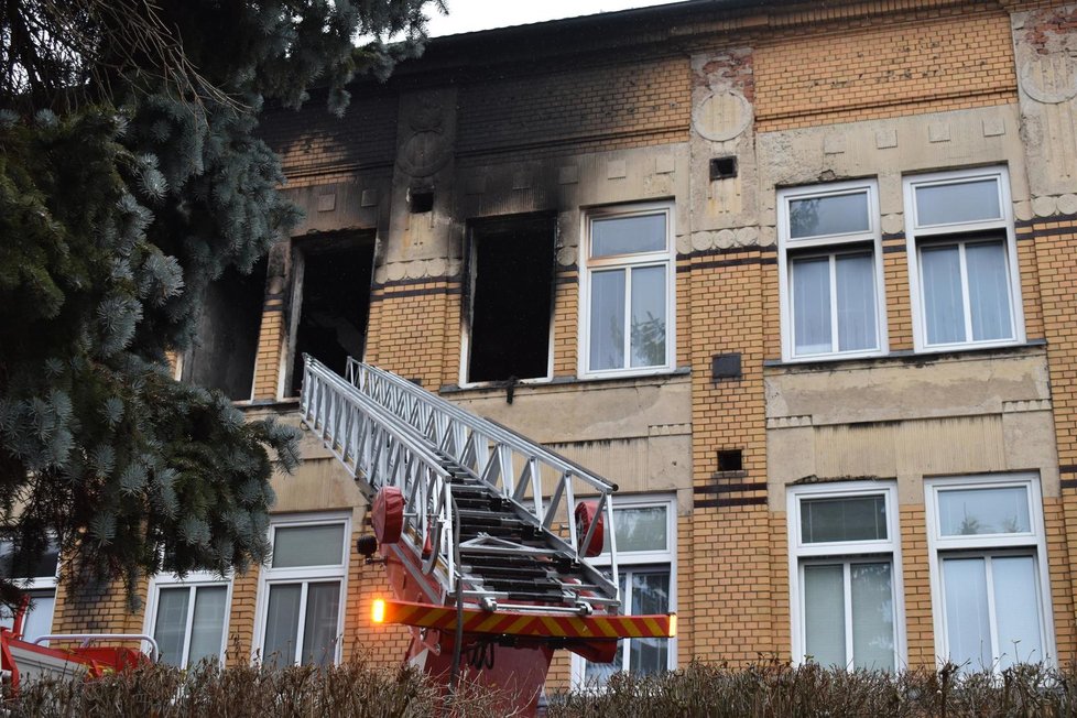 Požár v domově pro mentálně postižené Kavkaz ve Vejprtech si vyžádal osm obětí.