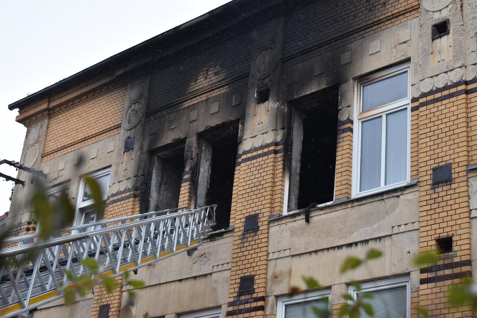 Požár v domově pro mentálně postižené Kavkaz ve Vejprtech si vyžádal osm obětí.