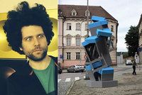 Zděšení ve Znojmě: Maxim Velčovský tu z telefonních budek postaví orloj