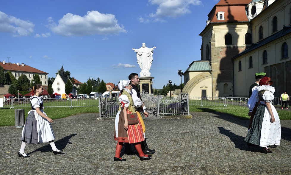 Tradiční akci na Velehradě narušil koronavirus: Na pouť a Dny lidí dobré vůle se mohlo vypravit jen 1000 lidí (4.7.2020)