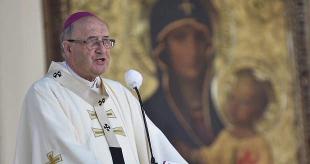 „Nestačí hltat informace.“ Arcibiskup Gaubner na Velehradě zmínil i šmejdy
