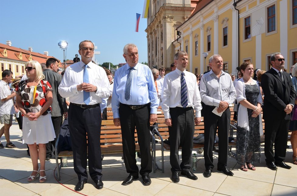 V první řadě se pařil Kalousek, Zeman a Drábek