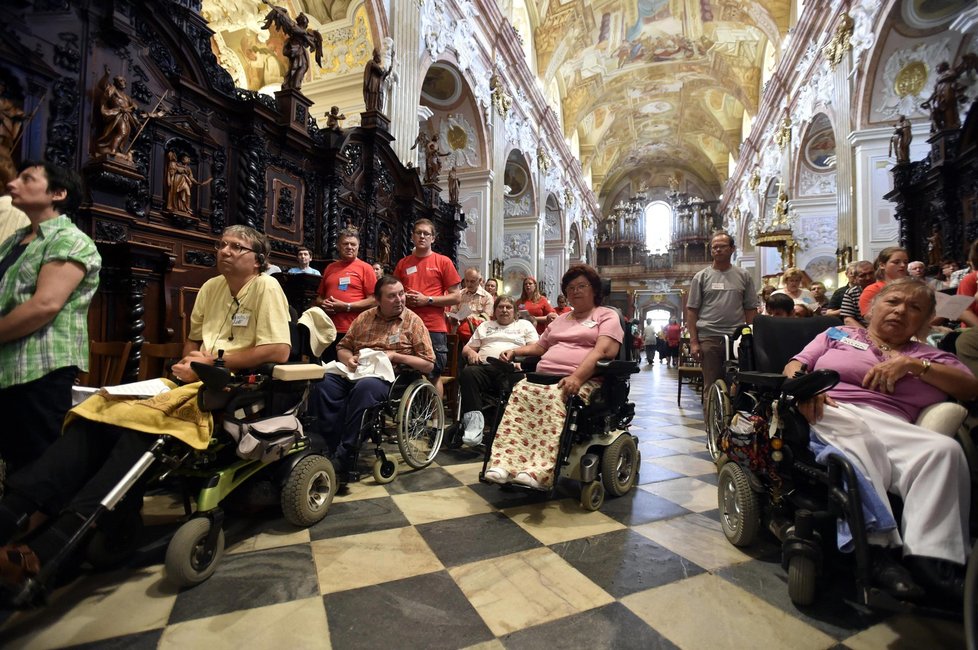 Národní poutí vyvrcholí letošní oslavy cyrilometodějských svátků na Velehradě.