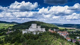 Ve Velharticích se poběží o hradní klíč, na Švihově se pochlubí čerstvě odkrytou gotickou dlažbou a zámek Kozel bude hostit tradiční trhy.