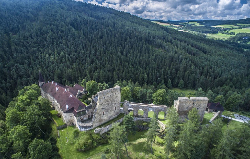 Ve Velharticích se poběží o hradní klíč, na Švihově se pochlubí čerstvě odkrytou gotickou dlažbou a zámek Kozel bude hostit tradiční trhy.