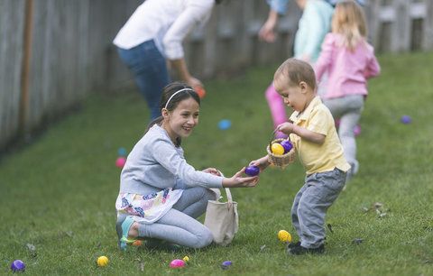 Hledání vajíček a další velikonoční hry. Jak zabavit děti na zahradě i doma?