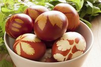 Nejlepší přírodní barvy na vajíčka: Cibule, řepa a kurkuma. Jak na barvení bez chemie?