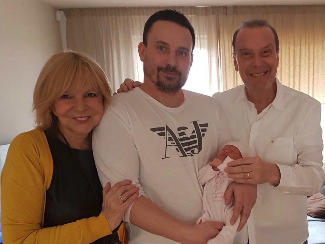 Hana Zagorová, šťastný tatínek Stanislav s malou Elizabetkou a Štefan Margita