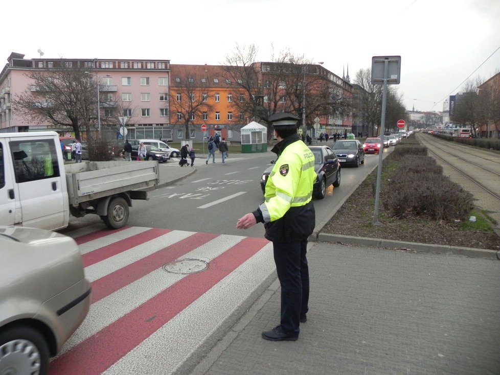 O Velikonocích se v Brně &#34;sejde&#34; řada akcí. Mimo jiné přenos hokejového finále mezi Libercem a Kometou na velké obrazovce na Zelném trhu. Tomu odpovídají i opatření policie a strážníků.