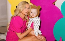 Velikonoční pohoda Paris Hiltonové: Syn Phoenix, plyšáci a růžový ohoz