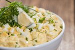 Nejlepší vaječný salát 3x jinak: Klasický, s bramborem i odlehčený bez majonézy