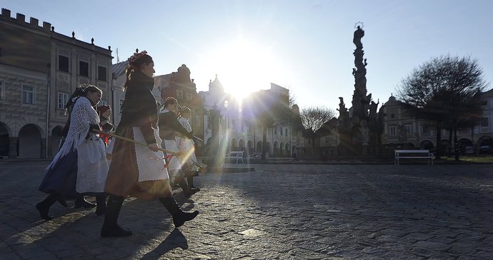 Ženy z místního sboru se vydaly za mrazivého rána na obchůzku