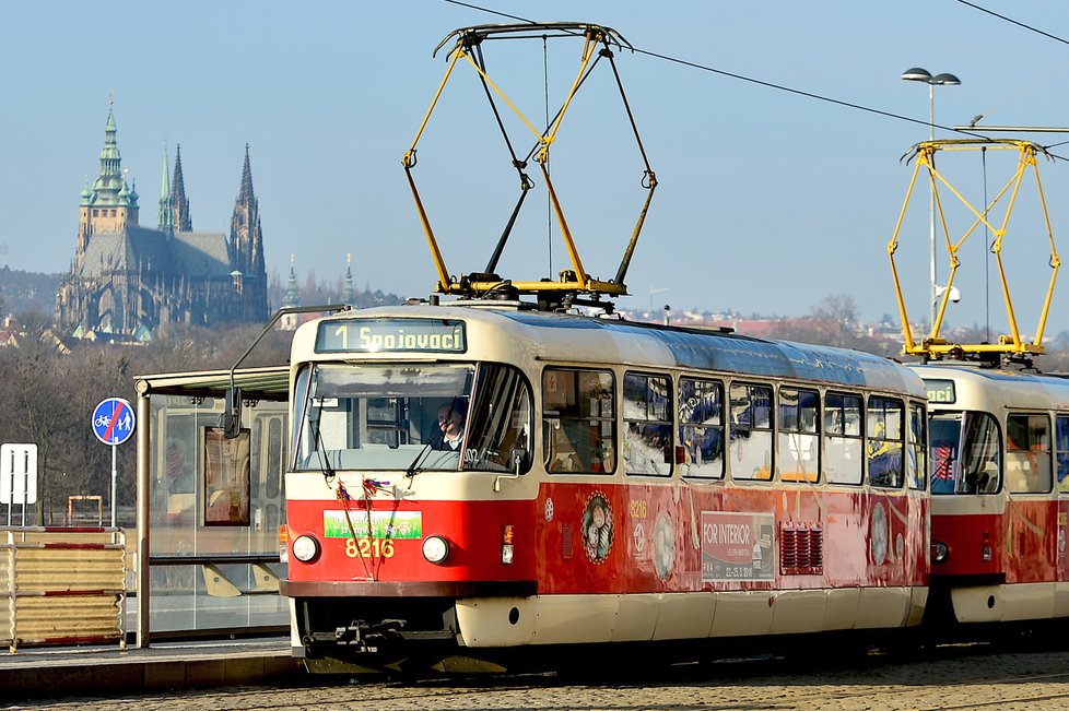 Linka 1 je ozdobena velikonočními motivy. Brázdit ulice bude až do Velikonočního pondělí.