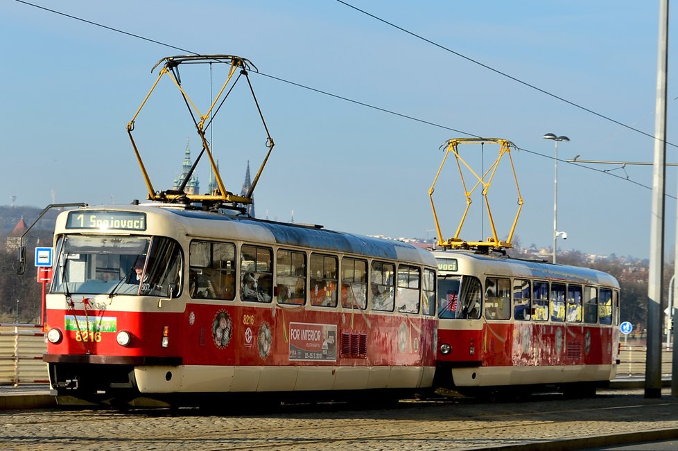 Linka 1 je ozdobena velikonočními motivy. Brázdit ulice bude až do Velikonočního pondělí.