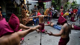 Na Filipínách po tříleté covidové pauze slavili Velký pátek.