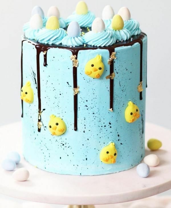 Velikonoční dort můžete ladit i do modré barvy