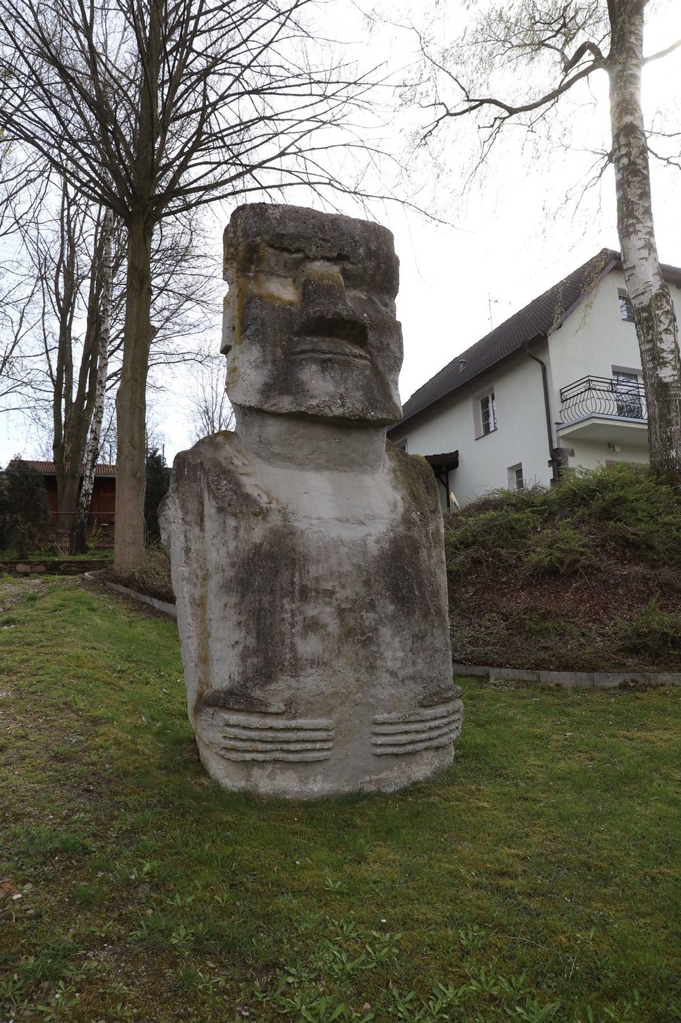 Replika moai ve Strakonicích