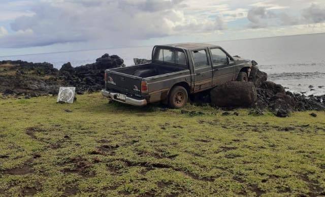 Motorista na Velikonočním ostrově naboural do jedné z obřích soch, způsobil nevyčíslitelné škody. (1. března 2020)