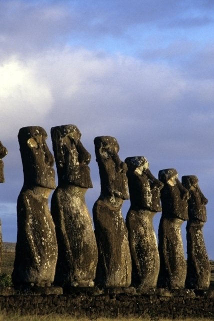 Velikonoční ostrovy jsou známé monolitickými sochami Moai