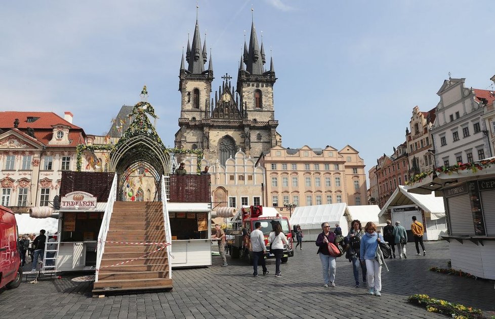 Stavění trhů na Staroměstské náměstí (3.dubna)