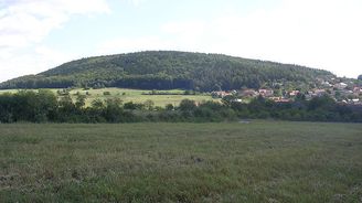 Vyjeďte si na vrch Velíz. Projížďka hlubokými křivoklátskými lesy s nádechem slovanské mystiky