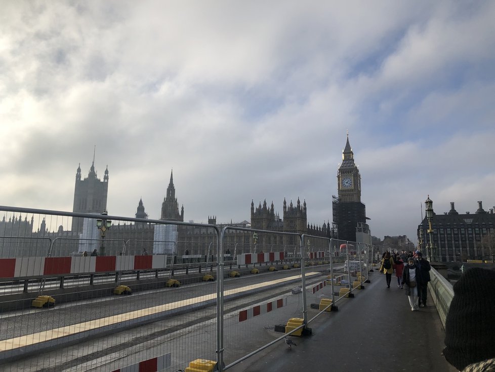Big Ben prochází náročnou rekonstrukcí, věž je už částečně opravená
