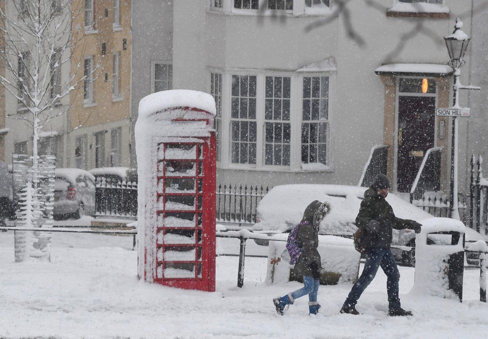 Spojené království sevřel nejsilnější mráz za poslední léta. Ve městě Bristol na jihozápadě Anglie museli zavřít více než polovinu škol (1.2.2019).