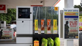 Velká Británie se dál potýká s problémem u čerpacích stanic, až 90 procent z nich nemá palivo (27. 9. 2021)