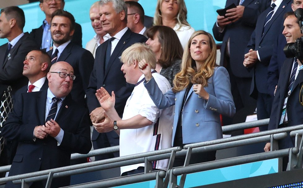 Britský premiér Boris Johnson s manželkou Carrie.
