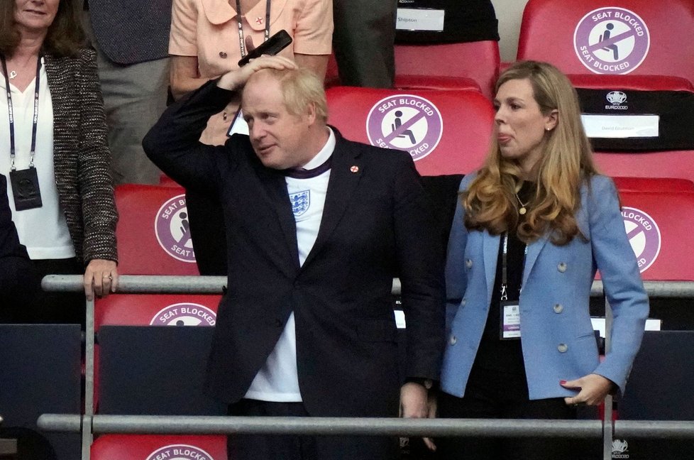 Britský premiér Boris Johnson s manželkou Carrie