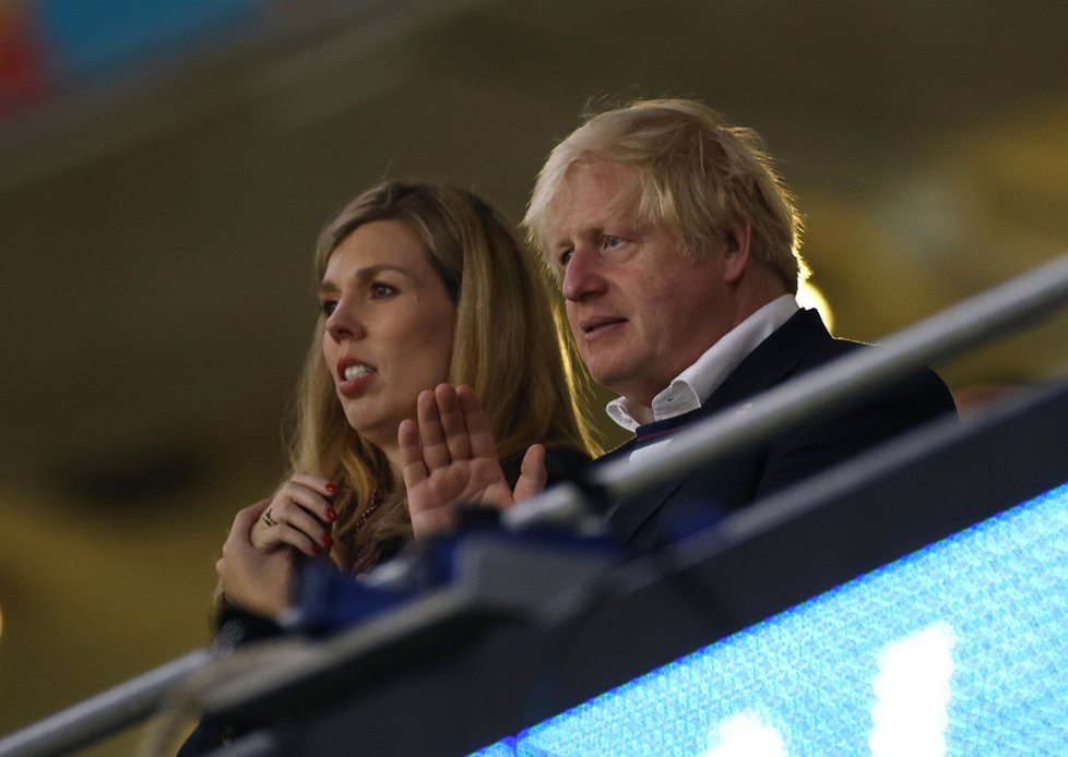 Britský premiér Boris Johnson s manželkou Carrie