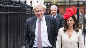 Exministr zahraničí Boris Johnson se svou ženou Marinou