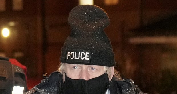 Skandál v Británii: Vánoční večírek u premiéra za lockdownu! Johnson se po úniku videa omluvil, mluvčí končí
