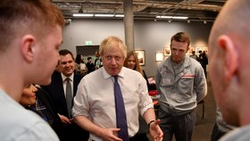 Kabinet britského ministerského předsedy Borise Johnsona dnes zasedal v Sunderlandu, kde členové vlády navštívili i galerii National Glass Centre (31. 1. 2020).