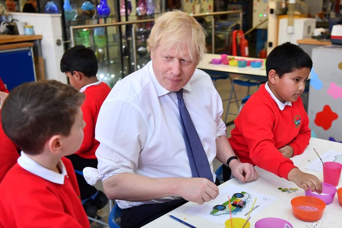 Kabinet britského ministerského předsedy Borise Johnsona dnes zasedal v Sunderlandu, kde členové vlády navštívili i galerii National Glass Centre (31. 1. 2020)